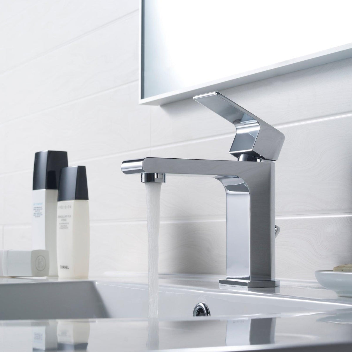 Single Handle Lavatory Faucet F01 303 01 in Chrome 1