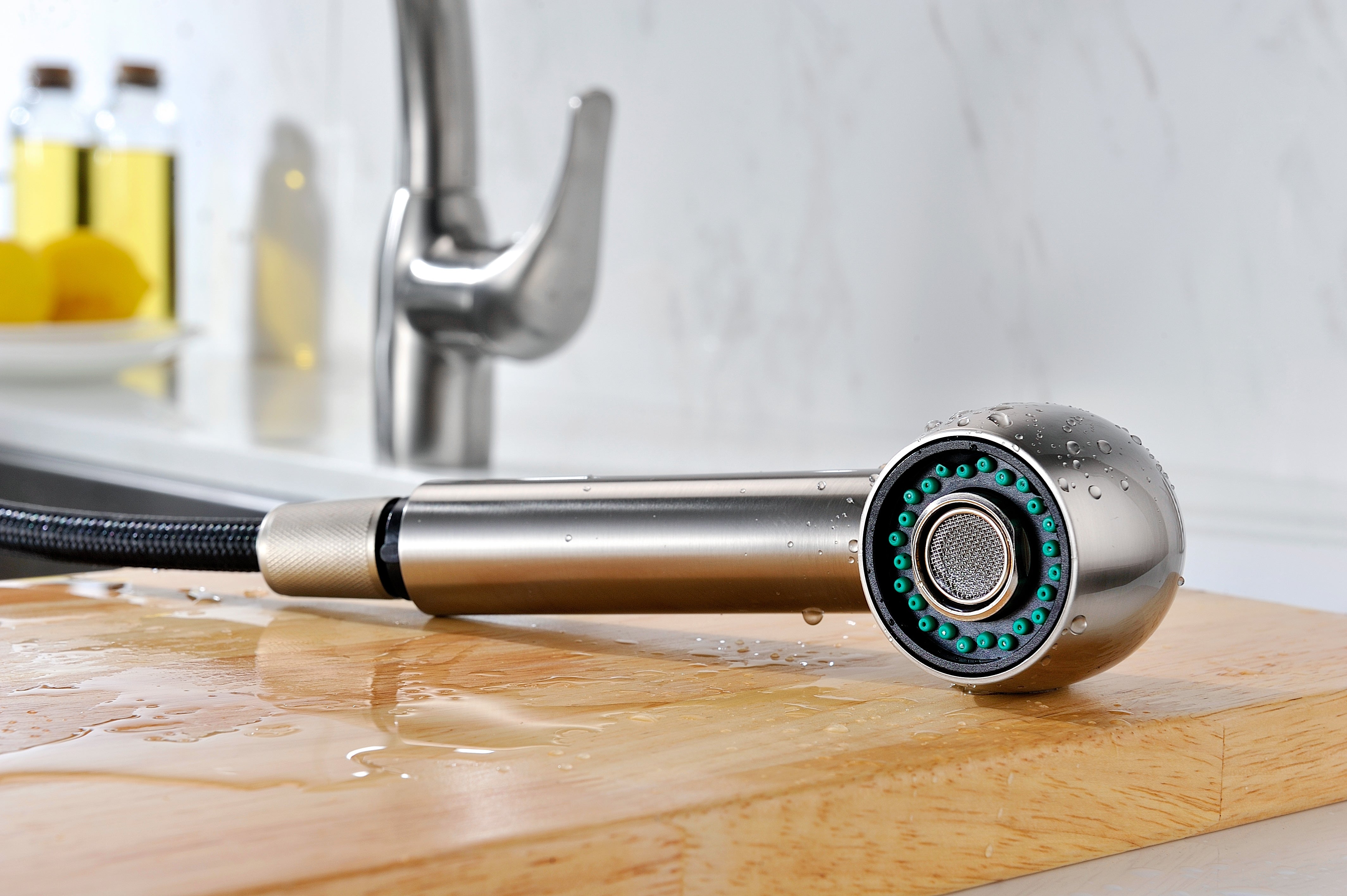 Harbour Single-Handle Pull-Out Sprayer Kitchen Faucet in Brushed Nickel
