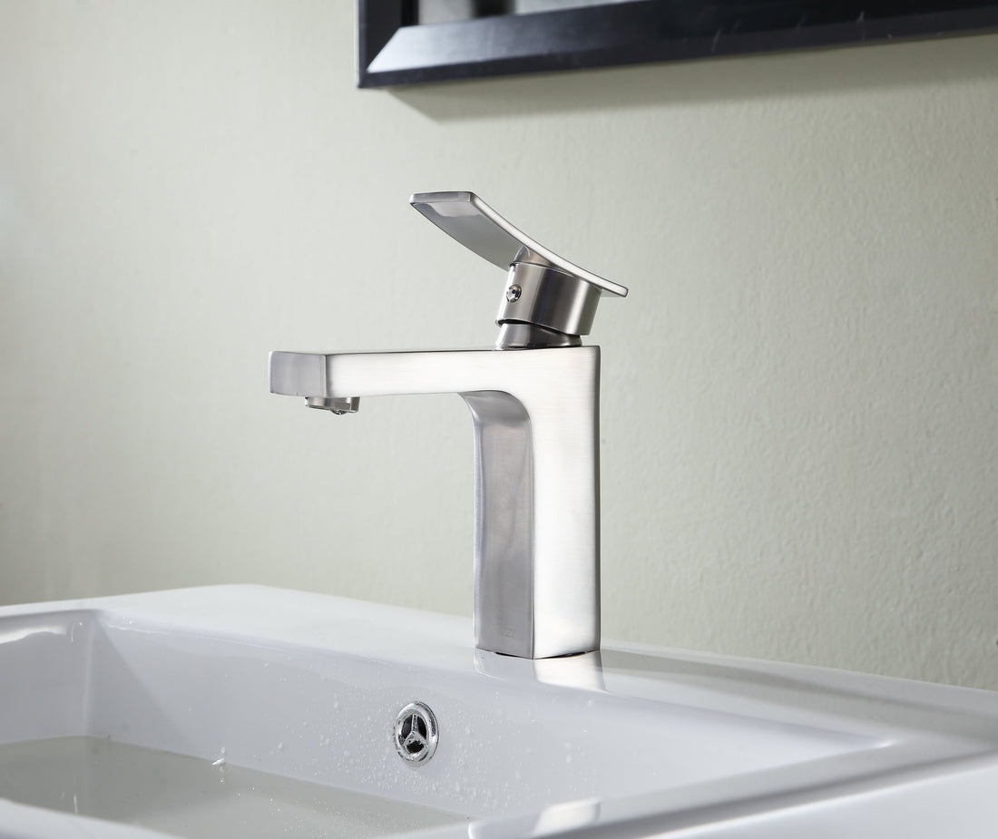 Promenade Single Hole Single Handle Bathroom Faucet