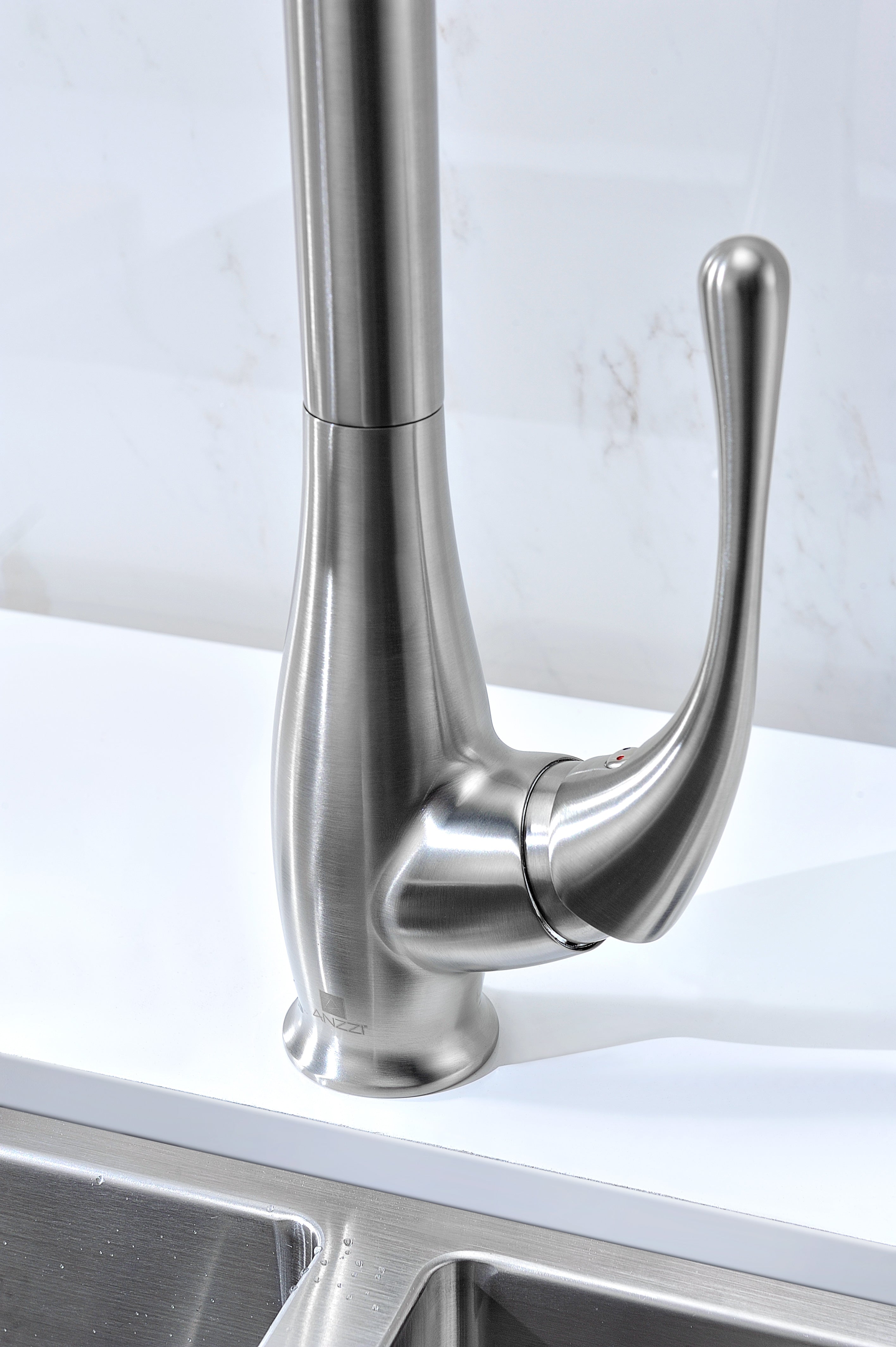 Singer Series Single-Handle Pull-Down Sprayer Kitchen Faucet in Brushed Nickel