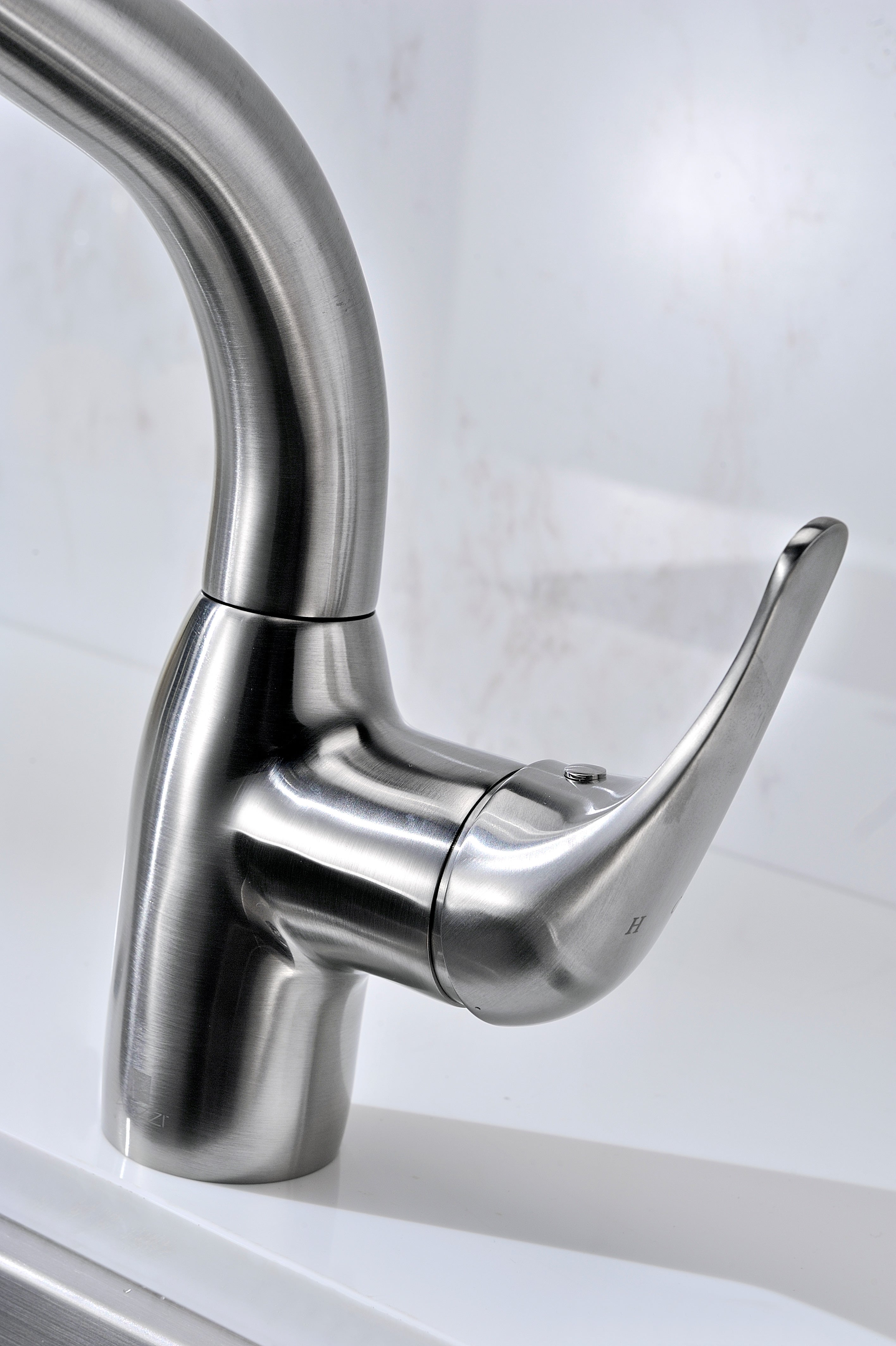 Harbour Single-Handle Pull-Out Sprayer Kitchen Faucet in Brushed Nickel