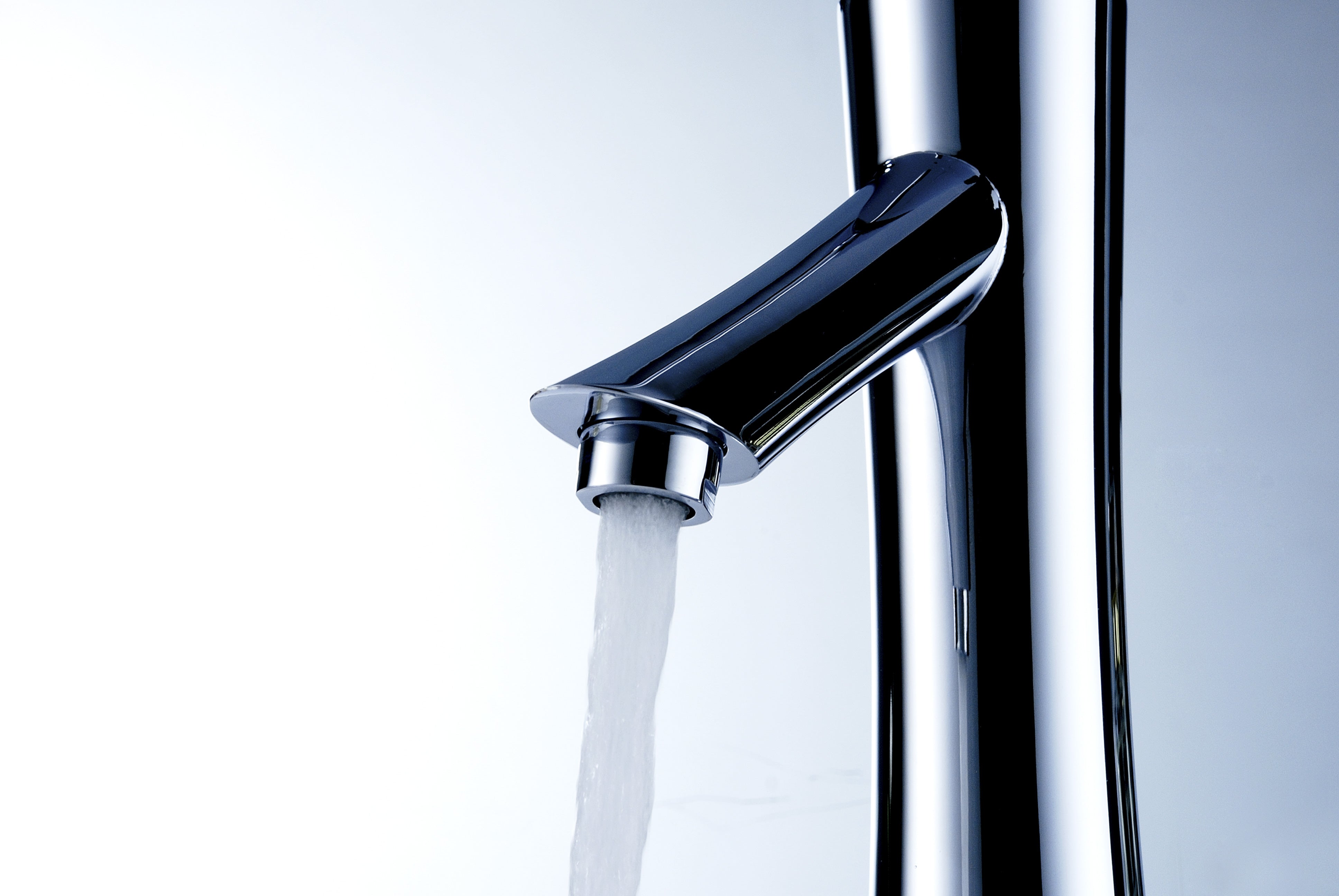 Saga Series Single Hole Single-Handle Low-Arc Bathroom Faucet in Polished Chrome