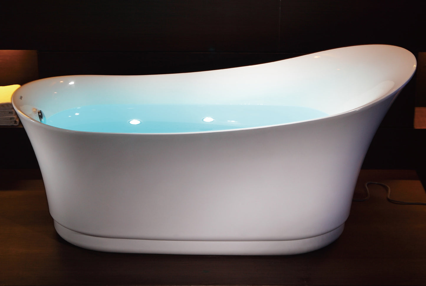 EAGO AM2140  6 Foot White Free Standing Air Bubble Bathtub