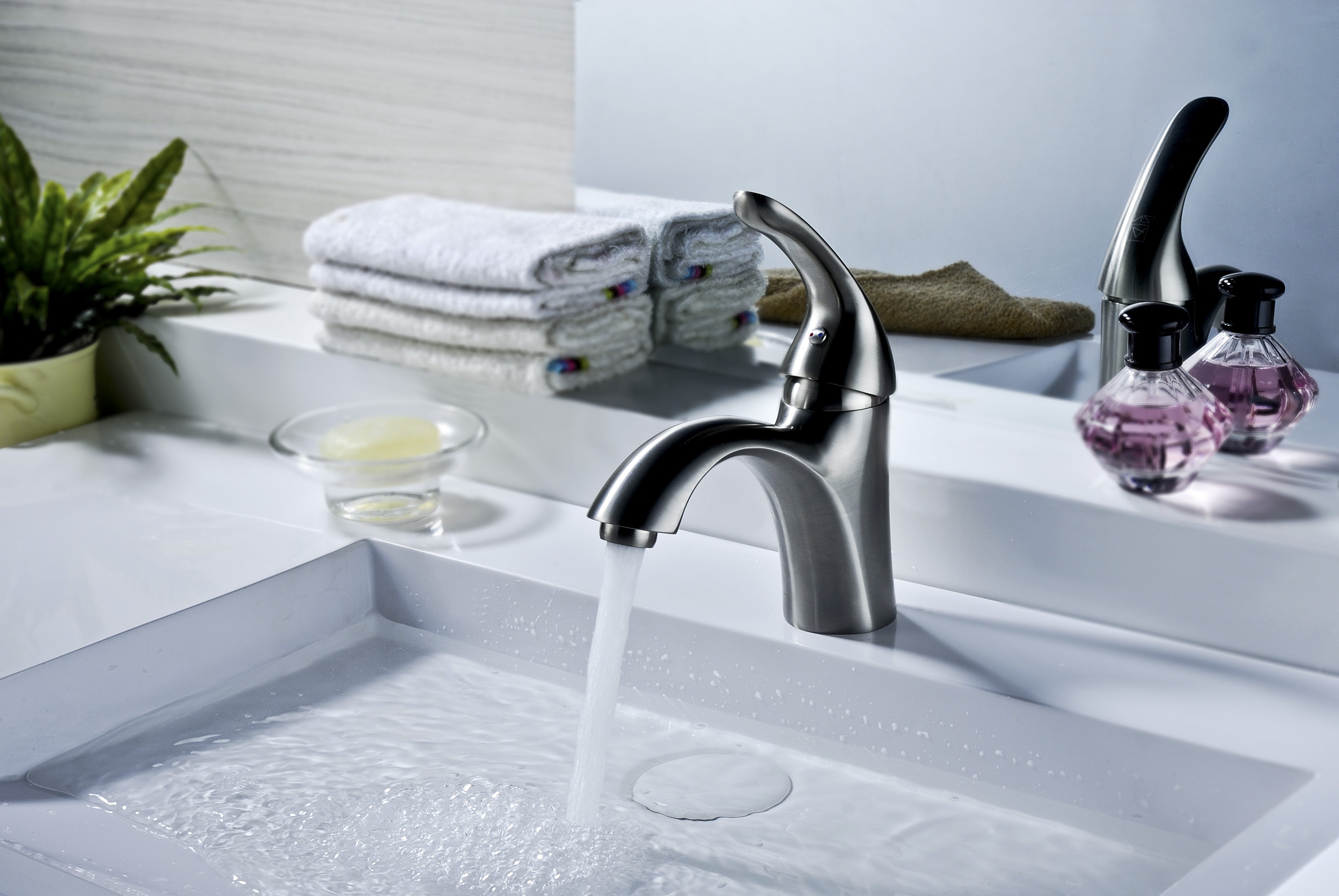 Clavier Series Single Hole Single-Handle Mid-Arc Bathroom Faucet