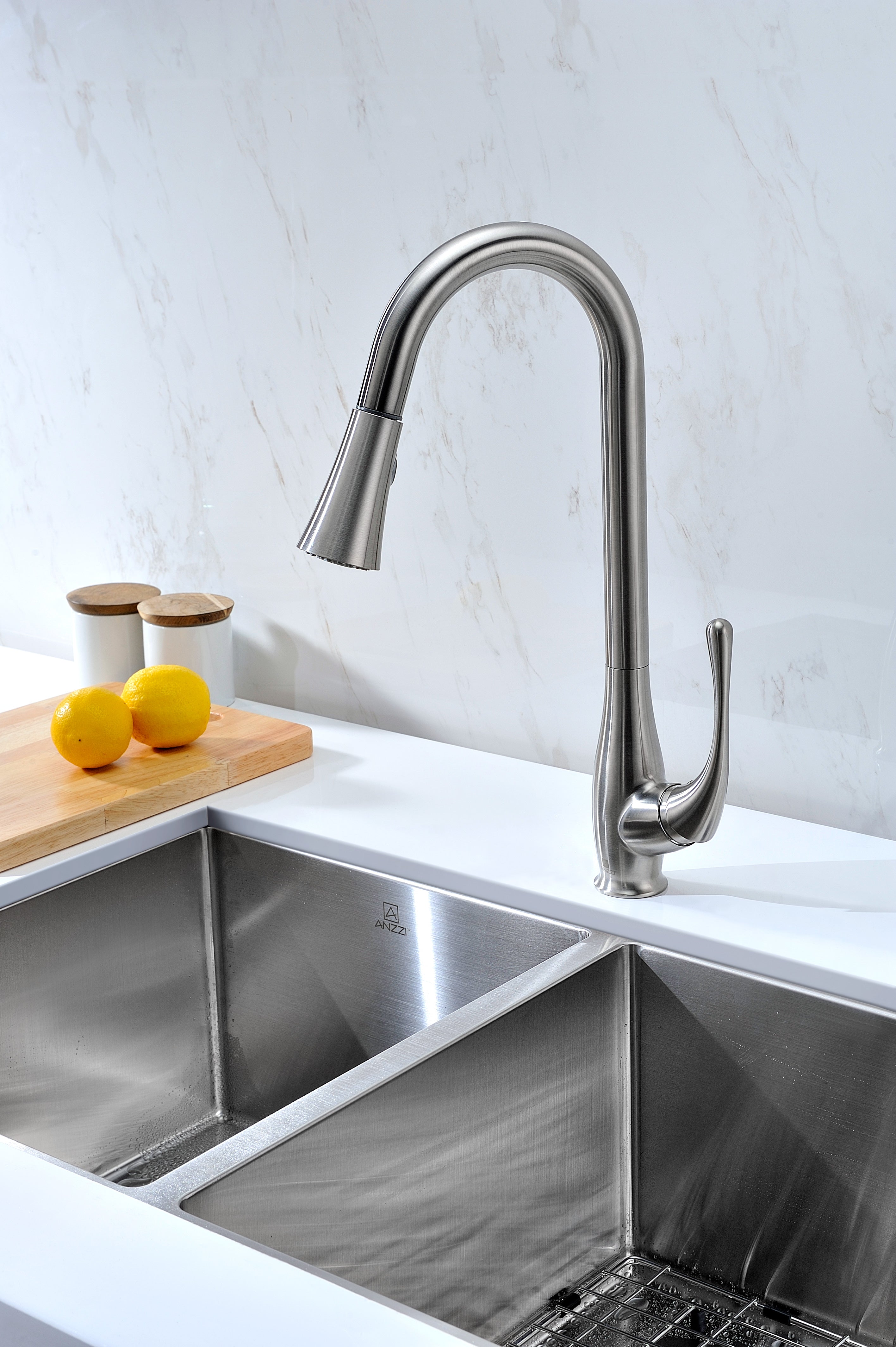 Singer Series Single-Handle Pull-Down Sprayer Kitchen Faucet in Brushed Nickel