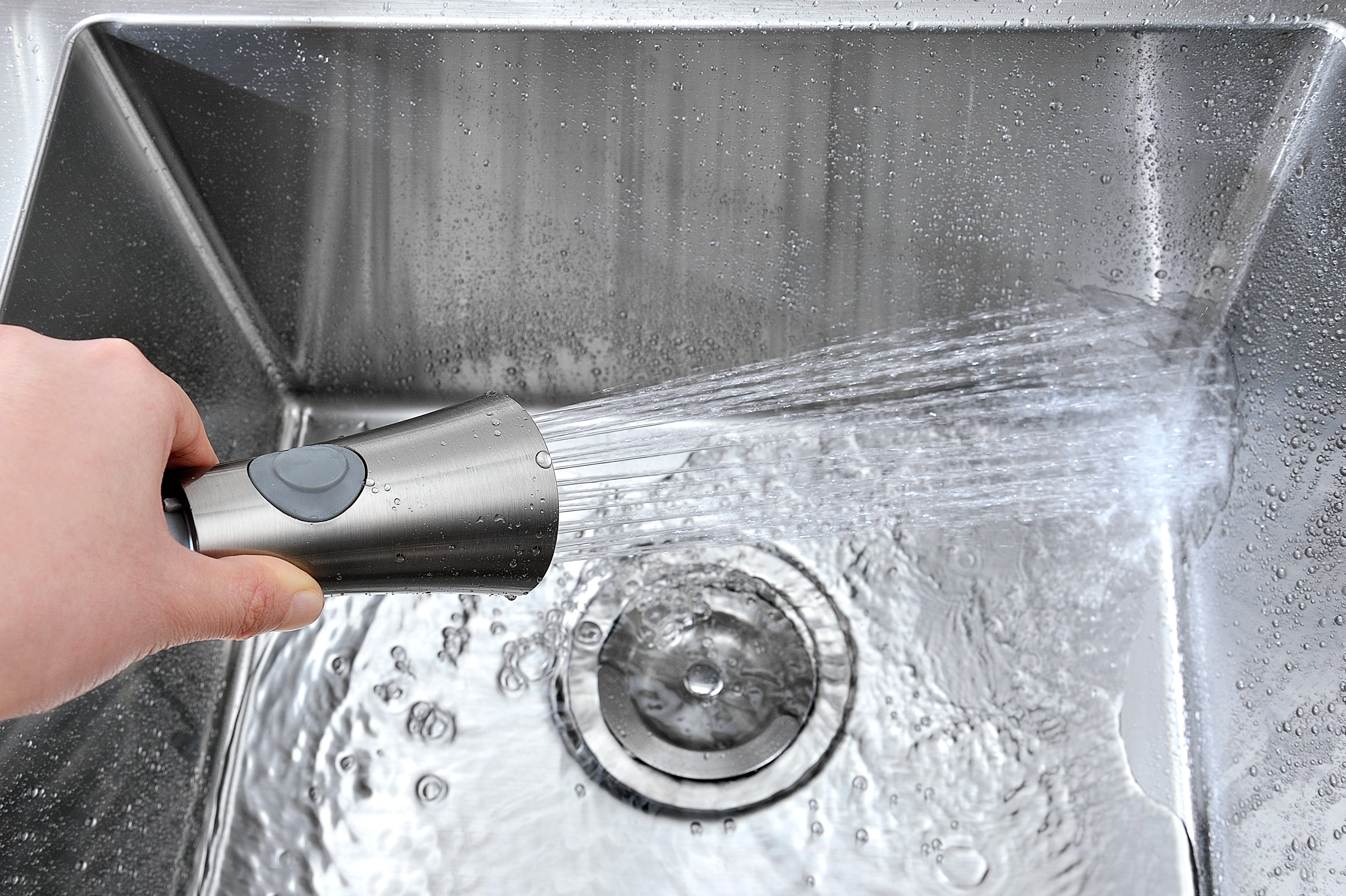 Singer Series Single-Handle Pull-Down Sprayer Kitchen Faucet in Brushed Nickel
